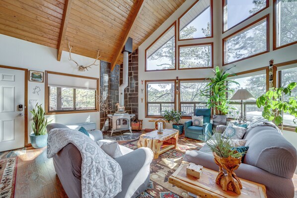 Front of property - Deck & Scenic Views: Munds Park Cabin! (Munds Park)