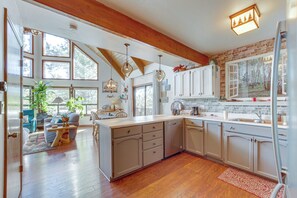 Interior - Deck & Scenic Views: Munds Park Cabin! (Munds Park)