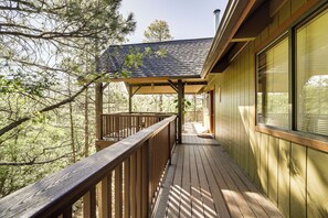 Interior - Deck & Scenic Views: Munds Park Cabin! (Munds Park)