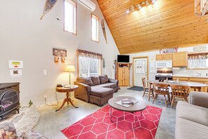 House (3 Bedrooms) | Interior