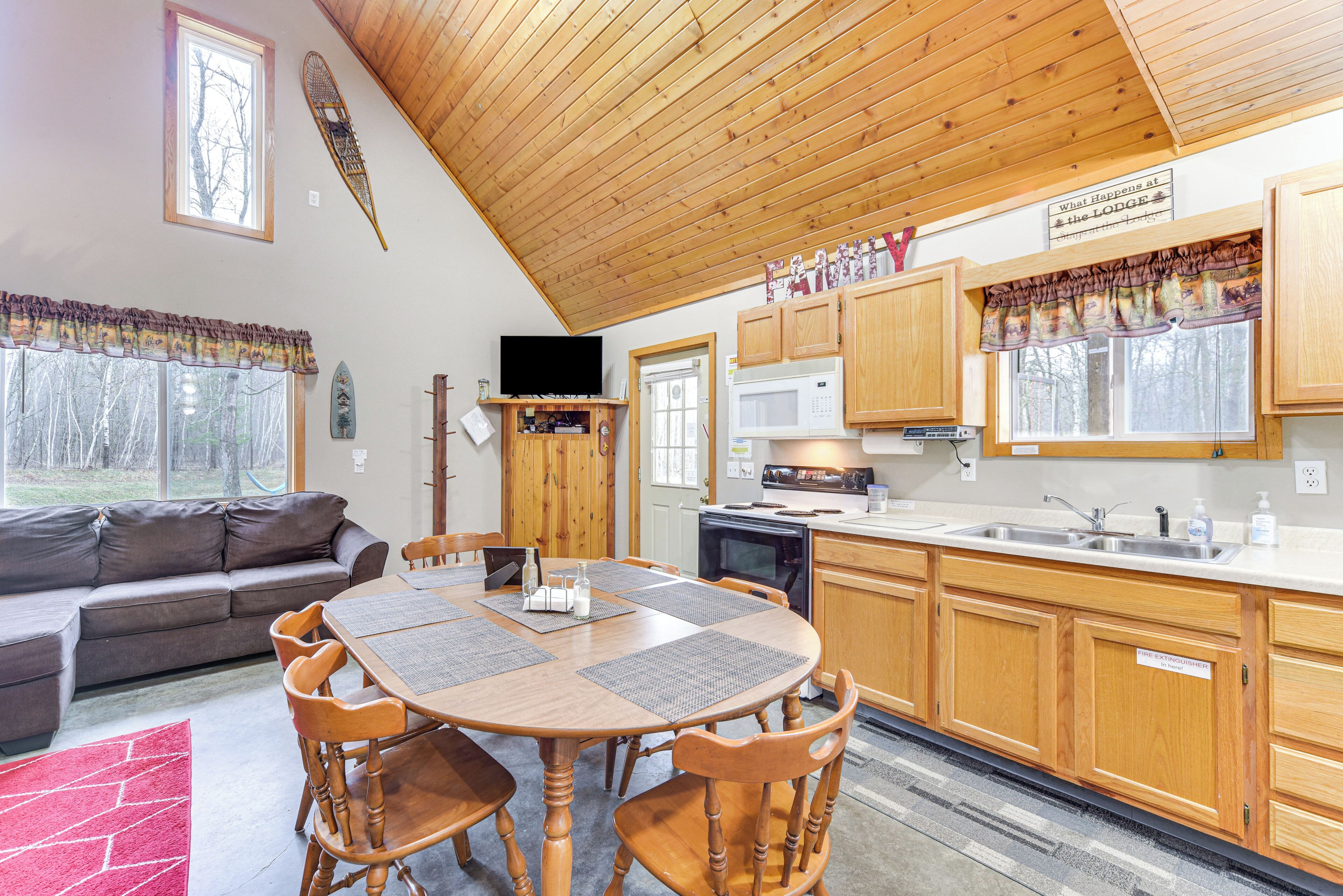 House (3 Bedrooms) | Interior