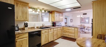 Patio & Mtn Views: 55 + Apache Junction Home!