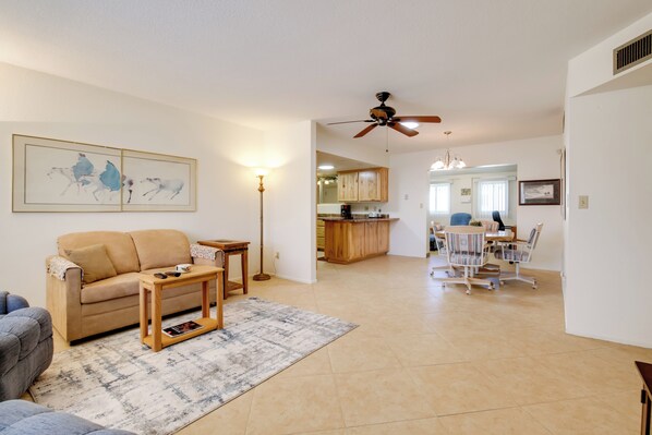 House (2 Bedrooms) | Interior