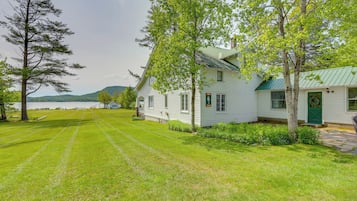 House (4 Bedrooms) | Front of property