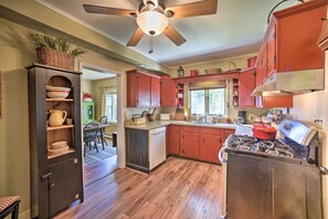 House (4 Bedrooms) | Interior