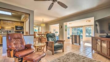 Televisión y chimenea