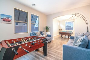 House (5 Bedrooms) | Interior