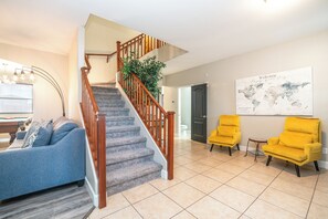 House (5 Bedrooms) | Interior