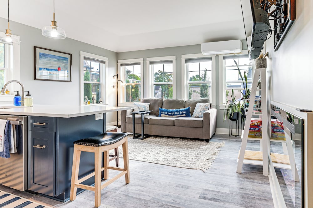 Walk to Dtwn: Charlevoix Condo w/ Fireplace - Marion Township, MI