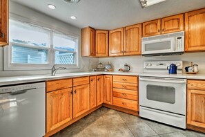 Interior - Ottawa Lake Home w/ BBQ & Patio, 15 Mi to Toledo (Ottawa Lake)