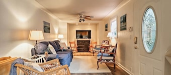 Ottawa Lake Home w/ BBQ & Patio, 15 Mi to Toledo
