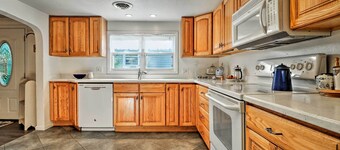 Ottawa Lake Home w/ BBQ & Patio, 15 Mi to Toledo