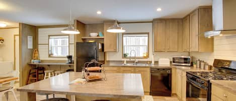 House (3 Bedrooms) | Interior