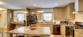 Stylish Chetek Hideaway w/ Lake + Dock Access!