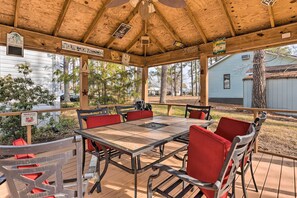 Outdoor dining - Bright Reedville Abode w/ Dock on Whays Creek! (Reedville)