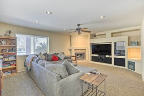 House (5 Bedrooms) | Interior - Golf Course Views: Stunning Oasis in Phoenix! (Phoenix)