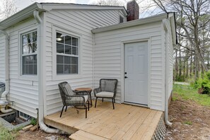 A small, single-story house with a front porch, two wicker chairs, and a door. - Chic Columbia Home < 2 Mi to Historic Square! (Columbia)