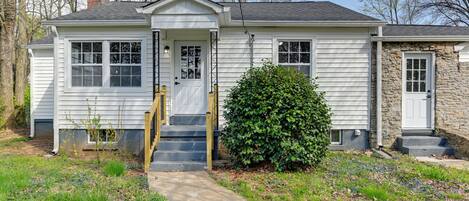 House (3 Bedrooms) | Exterior