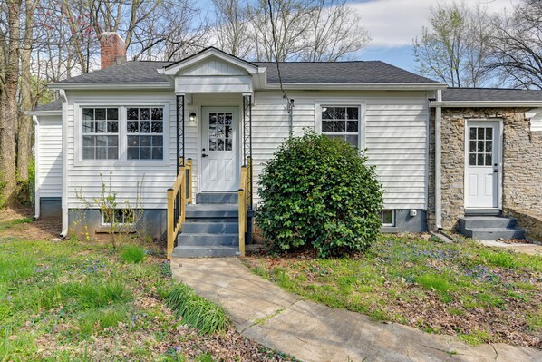 House (3 Bedrooms) | Exterior