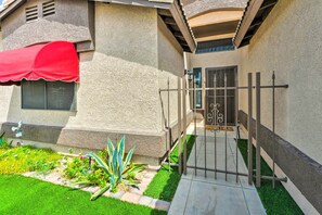 Property grounds - Havasu Vacation Rental w/ Private Pool & Hot Tub! (Lake Havasu City)