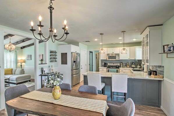 Dining - Modern Mesa Home w/ Patio: 8 Mi to Sloan Park (Mesa)