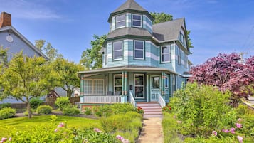 Apartment (2 Bedrooms) | Exterior