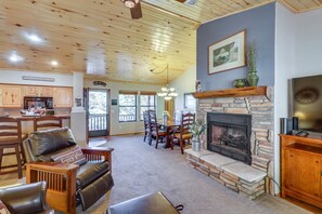 TV, fireplace, books - Relaxing Cabin w/ 2 Decks Near Fool Hollow Lake! (Show Low)