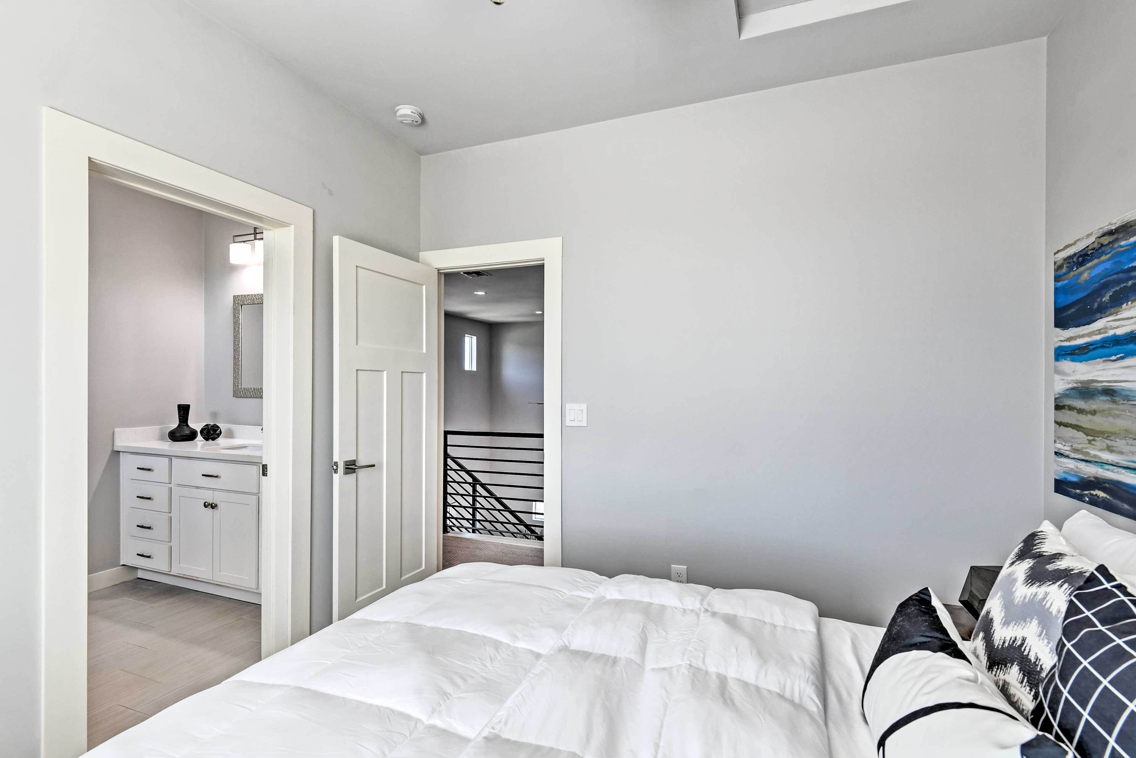 House (5 Bedrooms) | Interior