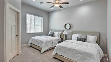 House (5 Bedrooms) | Interior