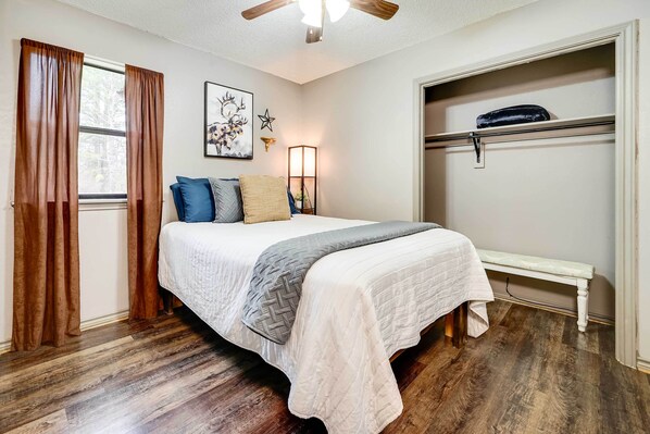 4 bedrooms, laptop workspace, iron/ironing board, bed sheets