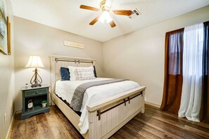 4 bedrooms, laptop workspace, iron/ironing board, bed sheets