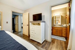 4 bedrooms, laptop workspace, iron/ironing board, bed sheets