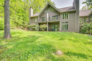 Apartment (1 Bedroom) | Interior - Second-floor Condo w/ Community Pool Access! (Nellysford)