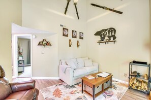 Apartment (1 Bedroom) | Interior - Second-floor Condo w/ Community Pool Access! (Nellysford)