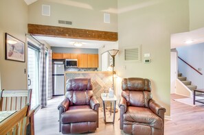 Apartment (1 Bedroom) | Interior - Second-floor Condo w/ Community Pool Access! (Nellysford)