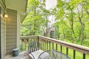 Apartment (1 Bedroom) | Interior - Second-floor Condo w/ Community Pool Access! (Nellysford)