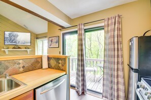 Apartment (1 Bedroom) | Interior - Second-floor Condo w/ Community Pool Access! (Nellysford)