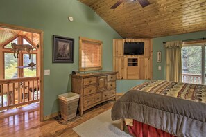 House (3 Bedrooms) | 3 bedrooms, laptop workspace, iron/ironing board, bed sheets
