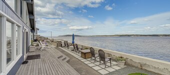 Beachfront Whidbey Island Home + Apartment!