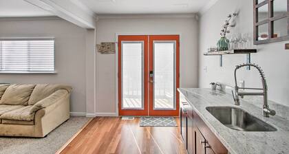 Convenient Burien Getaway: 12 Mi to Dtwn Sea!