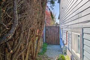 House (2 Bedrooms) | Interior - Convenient Burien Getaway: 12 Mi to Dtwn Sea! (Burien)
