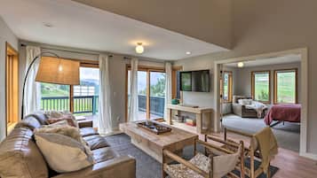 Apartment (2 Bedrooms) | Front of property