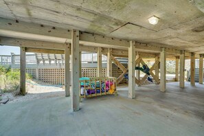 House (6 Bedrooms) | Interior