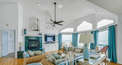 Grand Seaside Escape w/ Direct Beach Access!