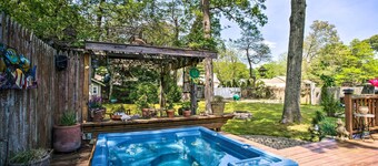 Charming Hampton Bays Home 5 Mi to Coopers Beach