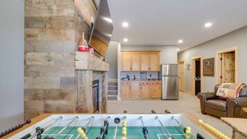 House (5 Bedrooms) | Interior