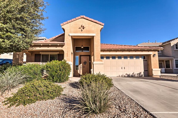 Interior - Maricopa Home w/ Swim-up Bar, Heated Pool & Slide (Maricopa)