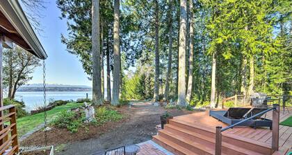 Mid-century Cabin w/ Deck & Puget Sound Vistas!