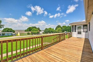 Interior - Cedar Creek Lake Access: Retreat w/ Deck (Kemp)