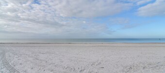 Condo w/ Community Pool - Walk to Madeira Beach!